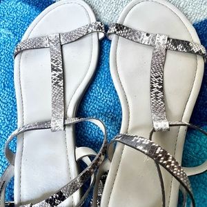 Cole Haan sandals 8.5
Great condition.